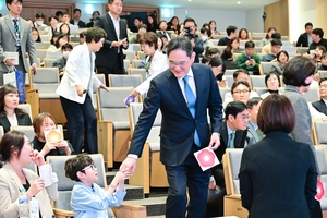 ‘이건희 3000억 유산’ 소아암·희귀 질환 아이들에 ‘희망의 날개’ 달아줬다