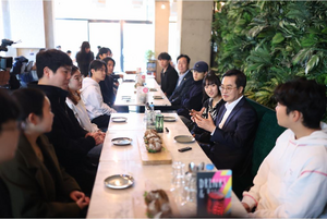 세일즈차 유럽 순방 김동연, 경기청년 만나 “자기가 하고 싶은 것들을 찾아 해라”