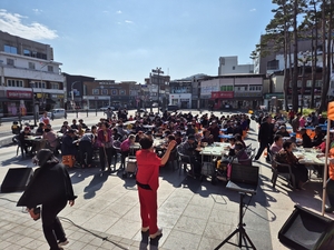 아름다운동행 봉사단 사랑의 짜장차, 고령군에서 짜장면 무료봉사 눈길