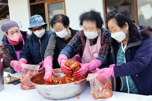 칠곡할매래퍼그룹‘텃밭 왕언니’....독거노인 50가구 김장 김치 나눔