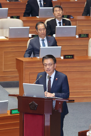 최상목 부총리 ‘계엄 사태’ “경제에 미치는 영향 제한적”