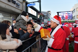 담양 산타축제, 화려한 개막 퍼레이드와 함께 개막