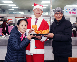 칠곡군, 쌈짓돈 들고 급식소 찾은 어르신들…“나보다 어려운 이웃 돕고 싶어”