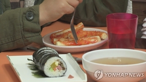 ‘김밥 한 줄도 못 먹겠네’...‘런치플레이션’ 서민들 비명