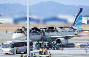 국토부 “김해공항 에어부산 화재 날개·엔진 손상없어…원인 규명 총력”