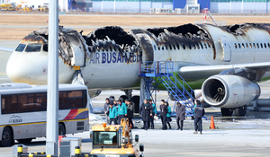 김해공항 에어부산 항공기 화재 원인은…“선반 내부에서 불 시작”