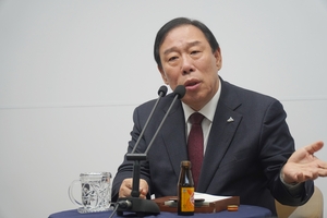 시의회와 복잡한 감정 드러낸 최민호 세종시장