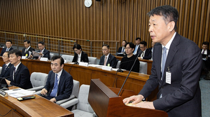 MBK 김병주 불출석...정치권 “출석할 때까지 청문회”